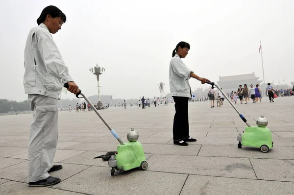 Chinesische Arbeiter Auf Dem Platz Des Himmlischen Friedens Peking China — Stockfoto