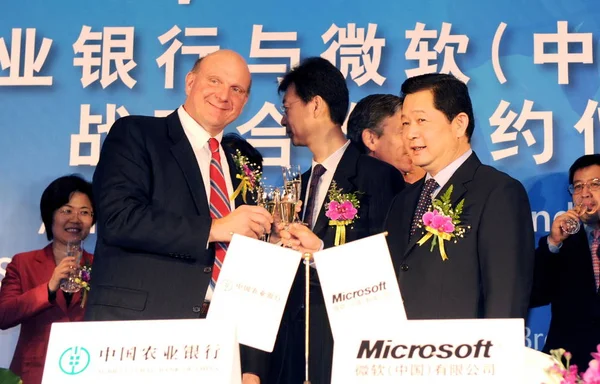 Microsoft Ceo Steve Ballmer Sol Guo Haoda Ile Tost Sağ — Stok fotoğraf