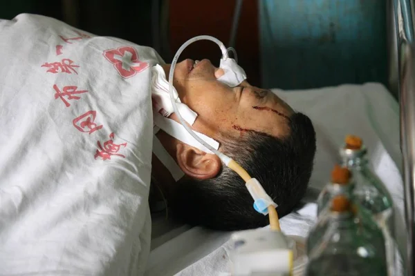 Passeggero Ferito Riceve Cure Mediche Presso Peoples Hospital Huanggang City — Foto Stock
