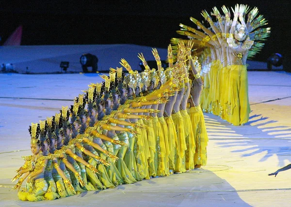 Gli Animatori Della Cina Continentale Esibiscono Con Bodhisattva Migliaia Alla — Foto Stock