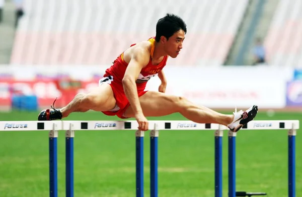 Chinês Hurdler Liu Xiang Compete Mens 110M Barreiras Rodada Corrida — Fotografia de Stock