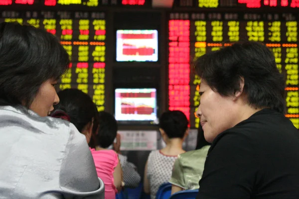 Chinas Share Prices Slumped — Stock Photo, Image