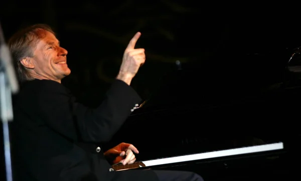Pianiste Renommée Mondiale Richard Clayderman Peforms Lors Son Concert Coopérant — Photo