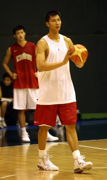 Chinas Jianlian Front His Teammates Training Session Chinese National Basketball — Stock Photo, Image