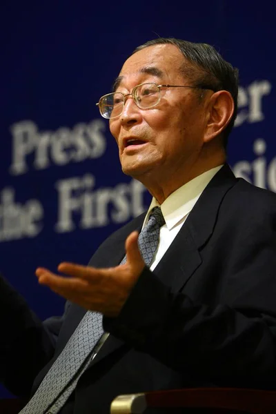 Economista Chino Yining Responde Preguntas Durante Una Conferencia Prensa Primera —  Fotos de Stock