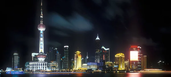 상하이 푸동에 위치한 진마오 빌딩과 오피스 빌딩이 루자즈이 지구의 — 스톡 사진