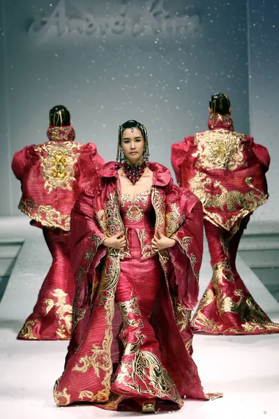 Atriz Sul Coreana Lee Hae Modelos Exibem Criações Designer Moda — Fotografia de Stock