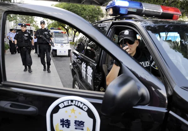 Вооруженные Полицейские Патрулируют Улицу Пекине Китай Суббота Августа 2009 — стоковое фото