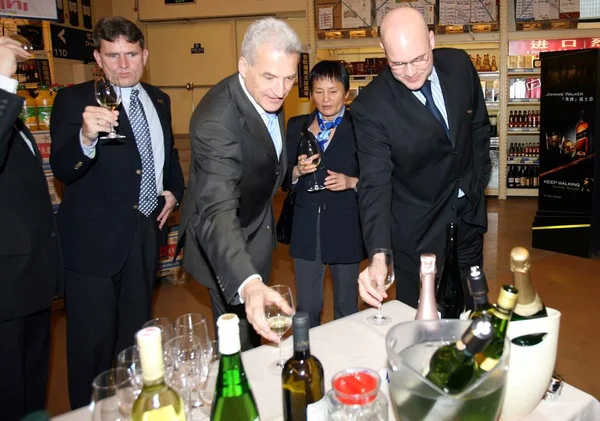 Volker Stanzel Deuxième Gauche Ambassadeur Allemagne Chine Goûte Vin Avec — Photo