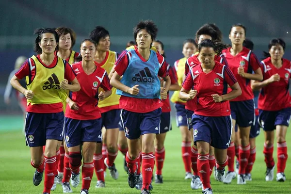 Wei Izquierda Sus Compañeras Equipo Selección Nacional China Fútbol Femenino —  Fotos de Stock