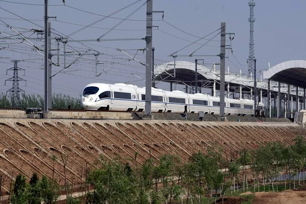 Vista Una Uem Crh3 Largo Del Ferrocarril Interurbano Beijing Tianjin —  Fotos de Stock