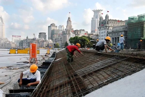 Des Travailleurs Chinois Rénovent Surface Promenade Bund Shanghai Chine Septembre — Photo