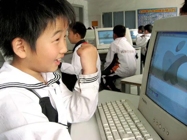 Estudantes Escola Elementray Chinesa Aprendem Conhecimento Informática Uma Centro Cidade — Fotografia de Stock