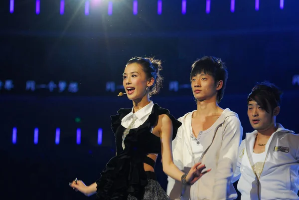 Chanteur Chinois Huang Shengyi Produit Lors Concert Pour Les Jeux — Photo
