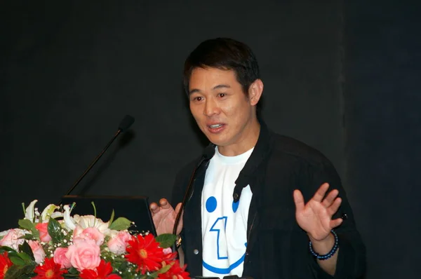 ハリウッドのカンフーのスーパー スター ジェット リーを話す北京 2008 ジェット リーによって設立された つの財団の記念日のお祝いに — ストック写真