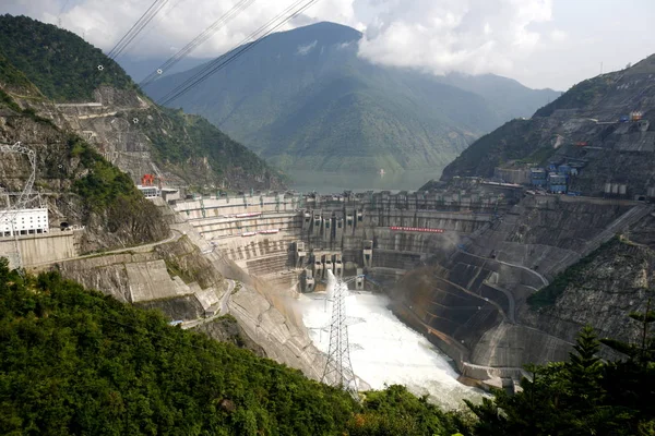 Güneybatı Çin Yunnan Eyaletinde Xiaowan Hidroelektrik Stasyonu Baraj Taburcu Görülür — Stok fotoğraf