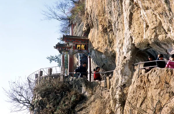 Deraza tokchasida jojani qovurish Porno kiritish