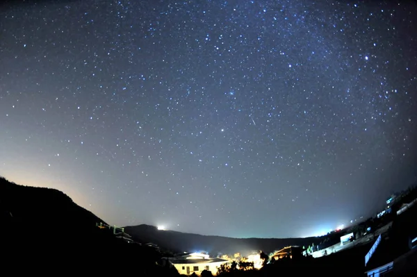 Noční Obloze Nad Městem Qingdao Východní Chinas Shandong Pondělí Prosince — Stock fotografie