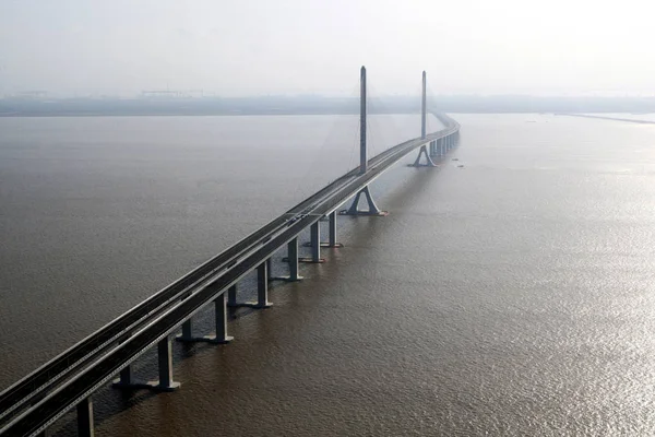 Εναέρια Θέα Της Γέφυρας Σανγκάι Γιάντστσε Που Συνδέει Νησιά Τσονγκμινγκ — Φωτογραφία Αρχείου
