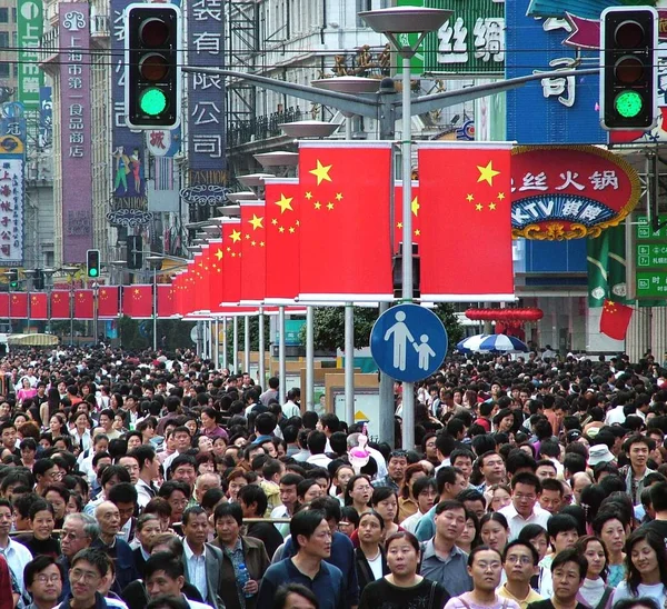 Folle Persone Sulla Trafficata Nanjing Road Shanghai — Foto Stock