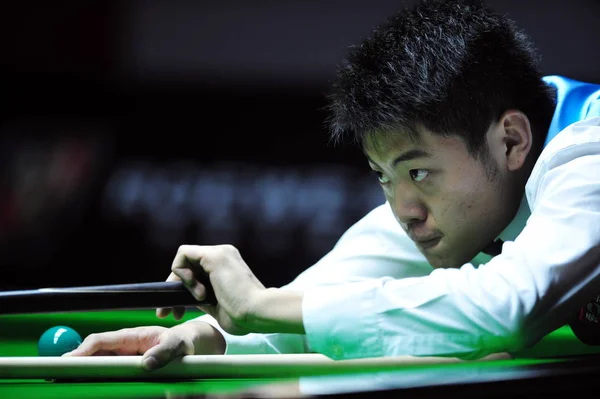 Chinas Liang Wenbo Joga Tiro Contra Allister Ali Carter Inglaterra — Fotografia de Stock