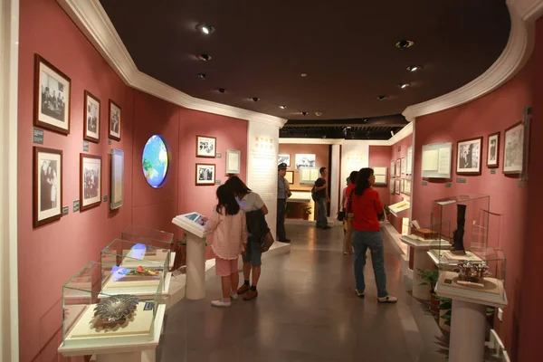 Pengunjung Mengunjungi Museum Peringatan Soong Chingling Bekas Tempat Tinggal Soong — Stok Foto