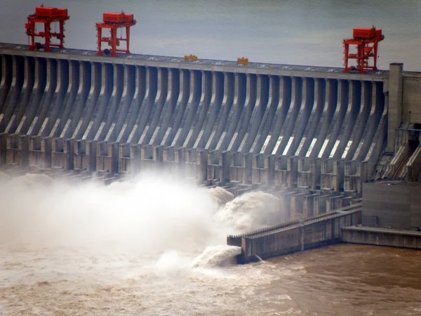 Drie Gorges Dam Ontlaadt Het Water Van Yangtze Rivier Het — Stockfoto