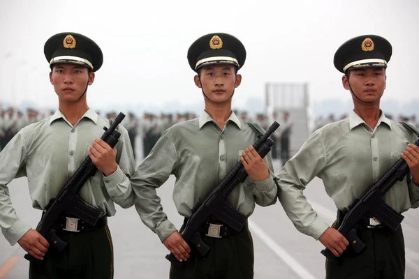 Κινέζοι Αστυνομικοί Παραστρατιωτικών Άσκηση Κατά Διάρκεια Μιας Προπόνησης Στρατιωτική Παρέλαση — Φωτογραφία Αρχείου