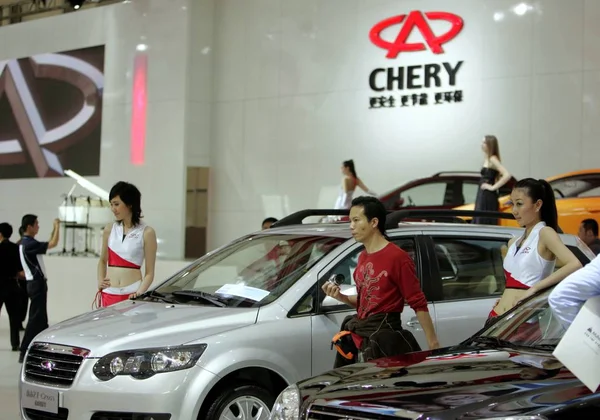 Bezoekers Kijken Chery Wagens Tijdens Auto Shanghai 2007 Auto Show — Stockfoto