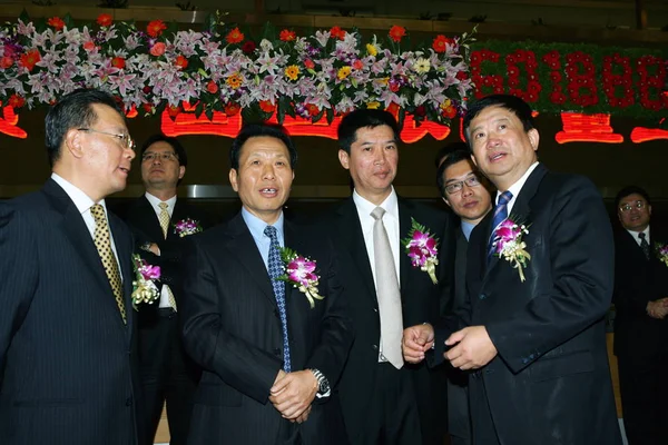 Чжоу Цинье Исполнительный Вице Президент Шанхайской Фондовой Биржи Ван Чансинь — стоковое фото