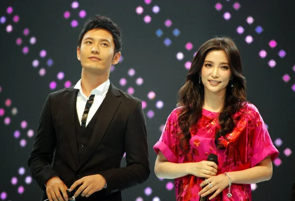 Actor Chino Huang Xiaoming Actriz China Bingbing Posan Durante Concierto — Foto de Stock