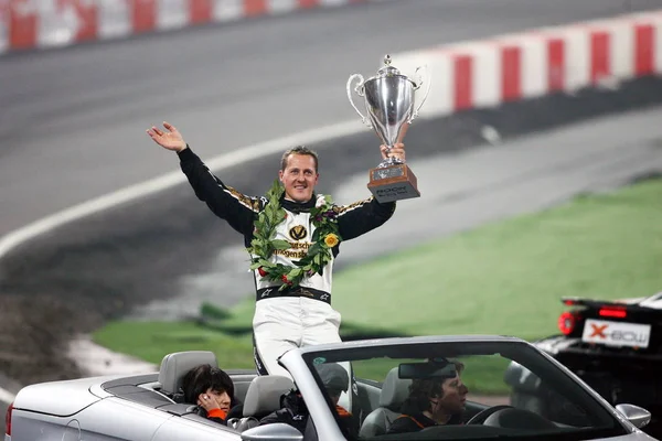Sete Vezes Campeão Mundial Fórmula Michael Schumacher Segurando Suas Ondas — Fotografia de Stock