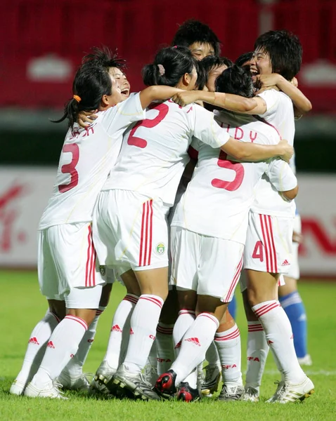 Jugadores Chinos Celebran Después Anotar Gol Contra Japón Durante Partido —  Fotos de Stock
