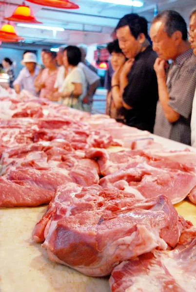 Филе Китайские Покупатели Покупают Свинину Супермаркете Городе Шэньян Северо Восточная — стоковое фото