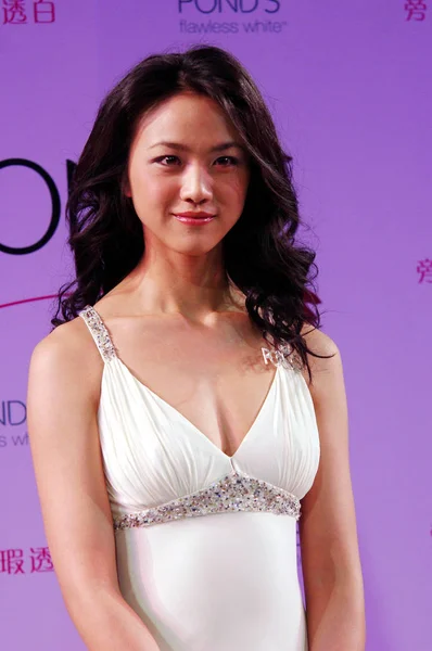 2008 スキンケア ブランド 北京で池のプロモーション イベント中にファイル 中国女優タン ウェイのポーズします — ストック写真