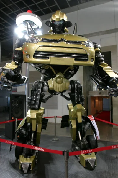 Weergave Van Het Model Van Transformator Bumble Bee Vormige Robot — Stockfoto
