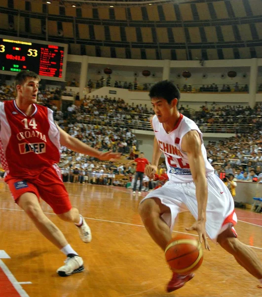 Chinas Ding Jinhui Sağ Jiyuan Kentinde Çin Hırvat Milli Basketbol — Stok fotoğraf