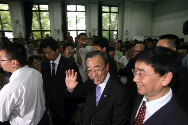 Генеральный Секретарь Оон Пан Мун Центре Сопровождении Чжао Цзиньцзюня Справа — стоковое фото