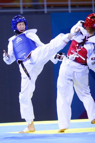 Lei Jie China Lands Kick Maeva Musso France Womens 57Kg — Stock Photo, Image