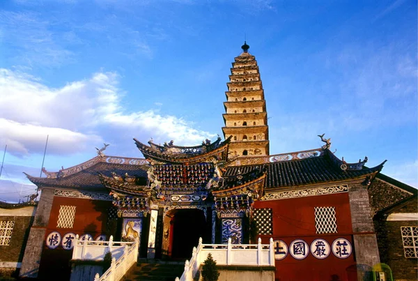 Vista Pagoda Lengyan Templo Jinding Montaña Jizu Condado Binchuan Prefectura —  Fotos de Stock