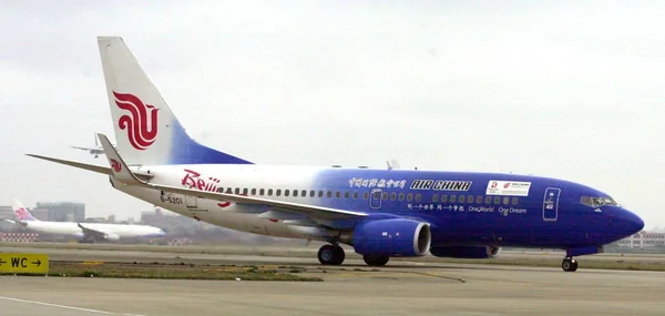 台湾の桃園国際空港での春節直チャーター便のエアチャイナ飛行機の眺め 2006年1月25日 — ストック写真