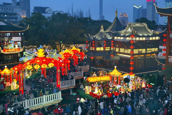 Crowds Tourists Visit Folk Lantern Show Celebrate Spring Festival Known — Stock Photo, Image