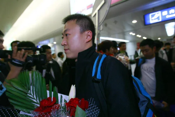 中国国家乒乓球队的马琳于2008年5月12日抵达长春机场 — 图库照片
