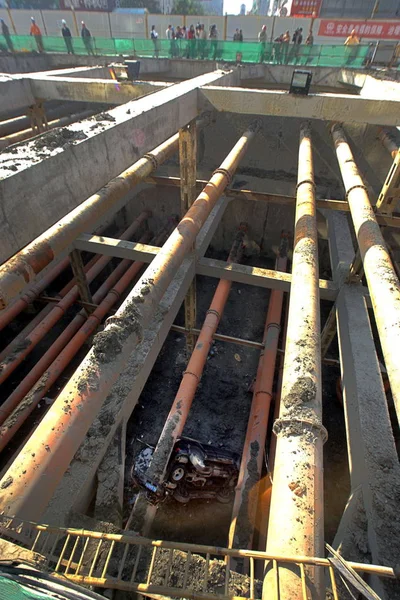 Car Seen Crashed Pit Subway Construction Site Hangzhou City Capital — Stock Photo, Image