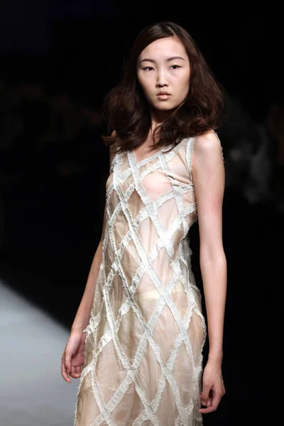 Modell Parader Rachelle 2010 Vår Sommar Modevisning Den Shanghai Fashion — Stockfoto
