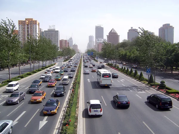 Vista Multidões Carros Longo Uma Rua Pequim Maio 2008 — Fotografia de Stock