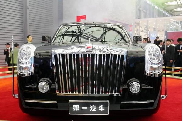 レッドフラッグ Hqd コンセプトカー Hqe 中国上海市にて オート上海2005 として知られる 第11回上海国際自動車産業展 に出展し 4月21日2005 — ストック写真