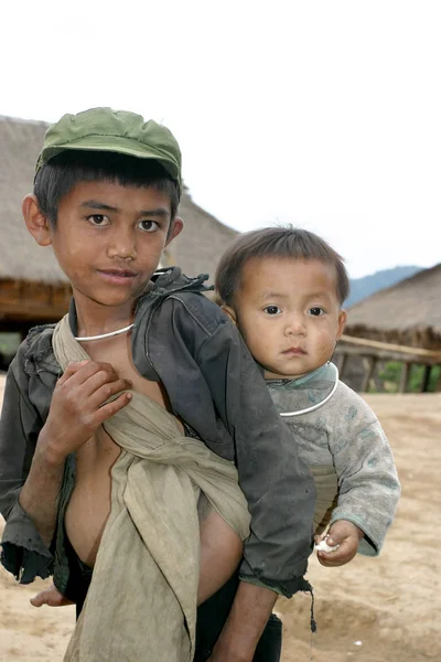 Čínské Malé Děti Chudé Vesnici Venkově Jihozápadě Chinas Yunnan — Stock fotografie