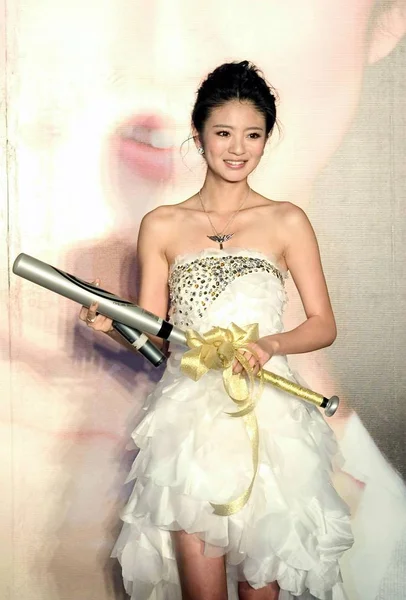 Тайваньская Актриса Ади Позирует Время Церемонии Анонсирующей Подписание Контракта Brothers — стоковое фото