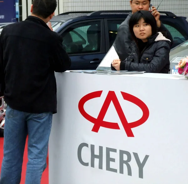 Vista Dos Visitantes Chineses Stand Chery Durante Uma Exposição Carros — Fotografia de Stock